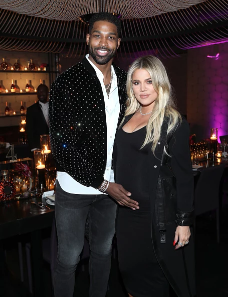 Celebrytka wciąż nie może otrząsnąć się po zdradzie, jaką zafundował jej Tristan Thompson. Tym bardziej, że była wówczas w zaawansowanej ciąży. Celebrytka wciąż nie może otrząsnąć się po zdradzie, jaką zafundował jej Tristan Thompson. Tym bardziej, że była wówczas w zaawansowanej ciąży.