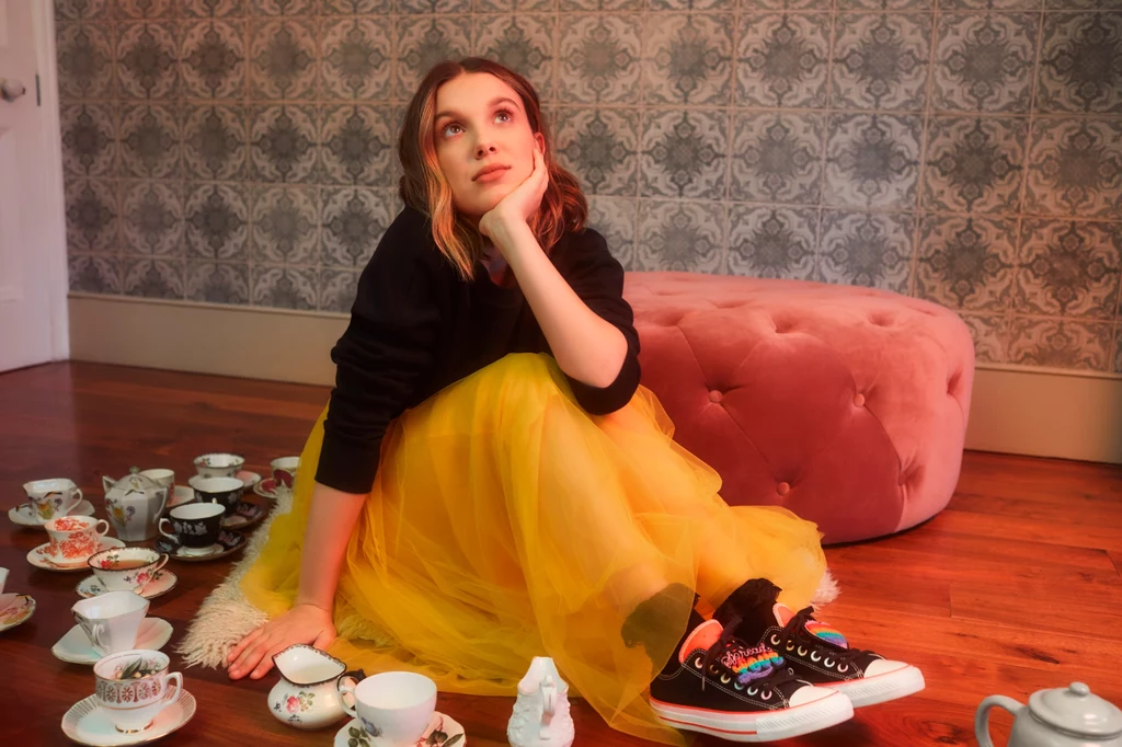 Styl Millie Bobby Brown cały czas ewoluuje. Jednak buty Converse ciągle są dla niej podstawą do wyrażania siebie. Styl Millie Bobby Brown cały czas ewoluuje. Jednak buty Converse ciągle są dla niej podstawą do wyrażania siebie.