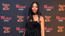 Naomi Campbell nie wyglądała co prawda źle, ale strój który miała na sobie był bardzo luźny. Można było odnieść wrażenie, że ubrania są na nią nieco za duże. 

Na szczęście eleganckie buty i modna biżuteria dodały całej kompozycji wyrazistości. 
