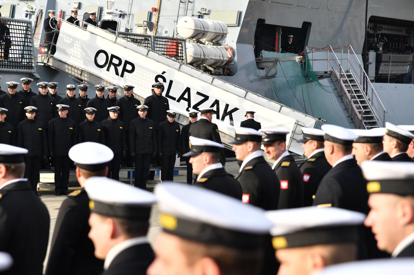 Uroczystość podniesienia bandery na patrolowcu ORP "Ślązak"