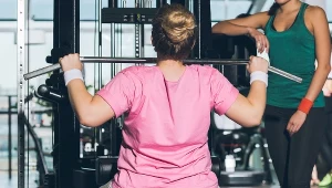 Ćwiczysz na siłowni? Te sześć błędów zdradza laika i zwykle źle się kończy