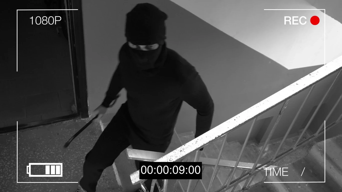 Włamywacze korzystają z okresu wakacyjnego i okradają mieszkania Polaków