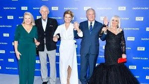 Marta Manowska i bohaterowie programu "Sanatorium miłości 2" na zimowej ramowce TVP