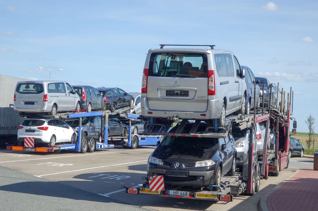 Kupując auto sprowadzone trzeba zachować ostrożność