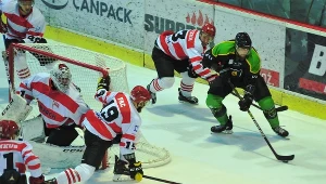 Rywalizacja na lodzie między GKS-em Katowice i Cracovią