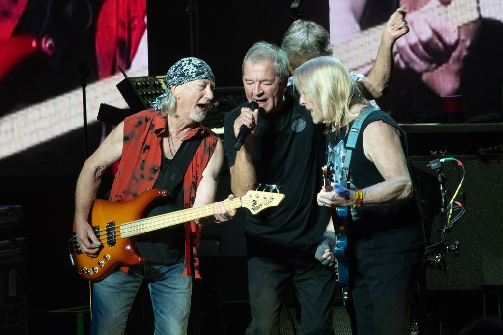 Roger Glover w towarzystwie Iana Gillana i Steve'a Morse'a (Deep Purple)