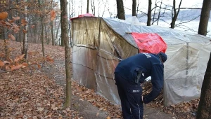 Policja sprawdza na bieżąco, co dzieje się u wędrowca z Korei