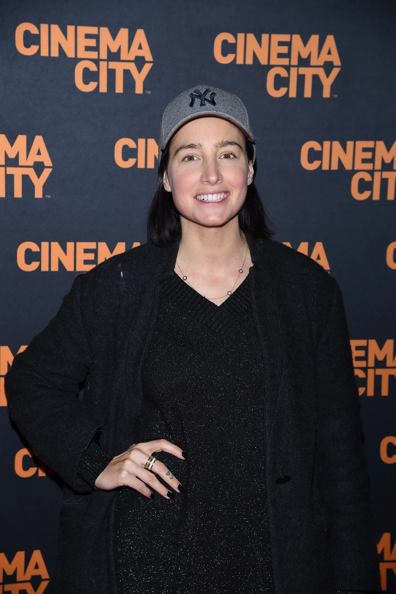 Laura Samojłowicz często bierze udział w ważnych wydarzeniach branżowych i chętnie przechadza się po czerwonym dywanie. Ostatnio pojawiła się na przedpremierze filmu „Silent Night”. Laura Samojłowicz często bierze udział w ważnych wydarzeniach branżowych i chętnie przechadza się po czerwonym dywanie. Ostatnio pojawiła się na przedpremierze filmu „Silent Night”.