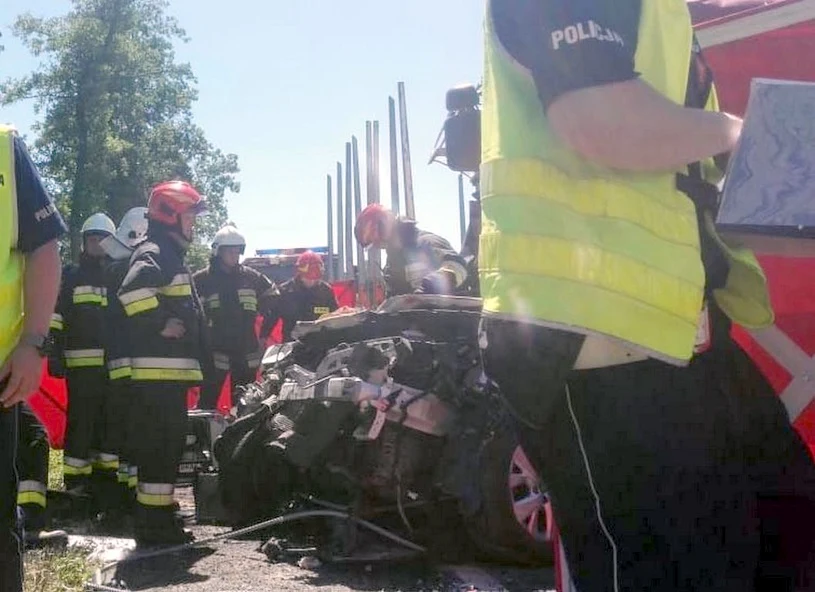 Matka i bacia 9-latka zginęły na miejscu. Chłopiec zmarł w szpitalu Matka i bacia 9-latka zginęły na miejscu. Chłopiec zmarł w szpitalu