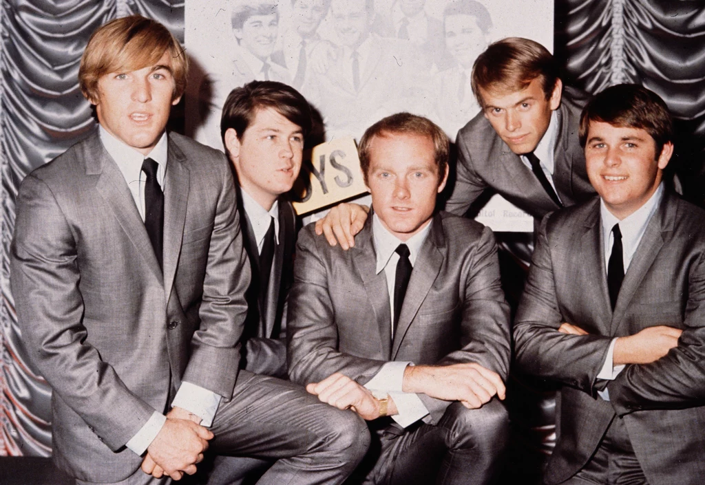 Zespół The Beach Boys, od lewej: Dennis Wilson, Brian Wilson, Mike Love, Al Jardine i Carl Wilson