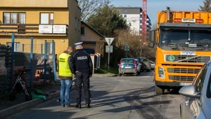 Kierowca śmierciarki ma bardzo ograniczoną widoczność, szczególnie podczas cofania. Na zdjęciu miejsce śmiertelnego potrącenia pieszego w Krakowie