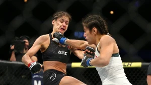 Karolina Kowalkiewicz (z lewej) w walce z Alexą Grasso