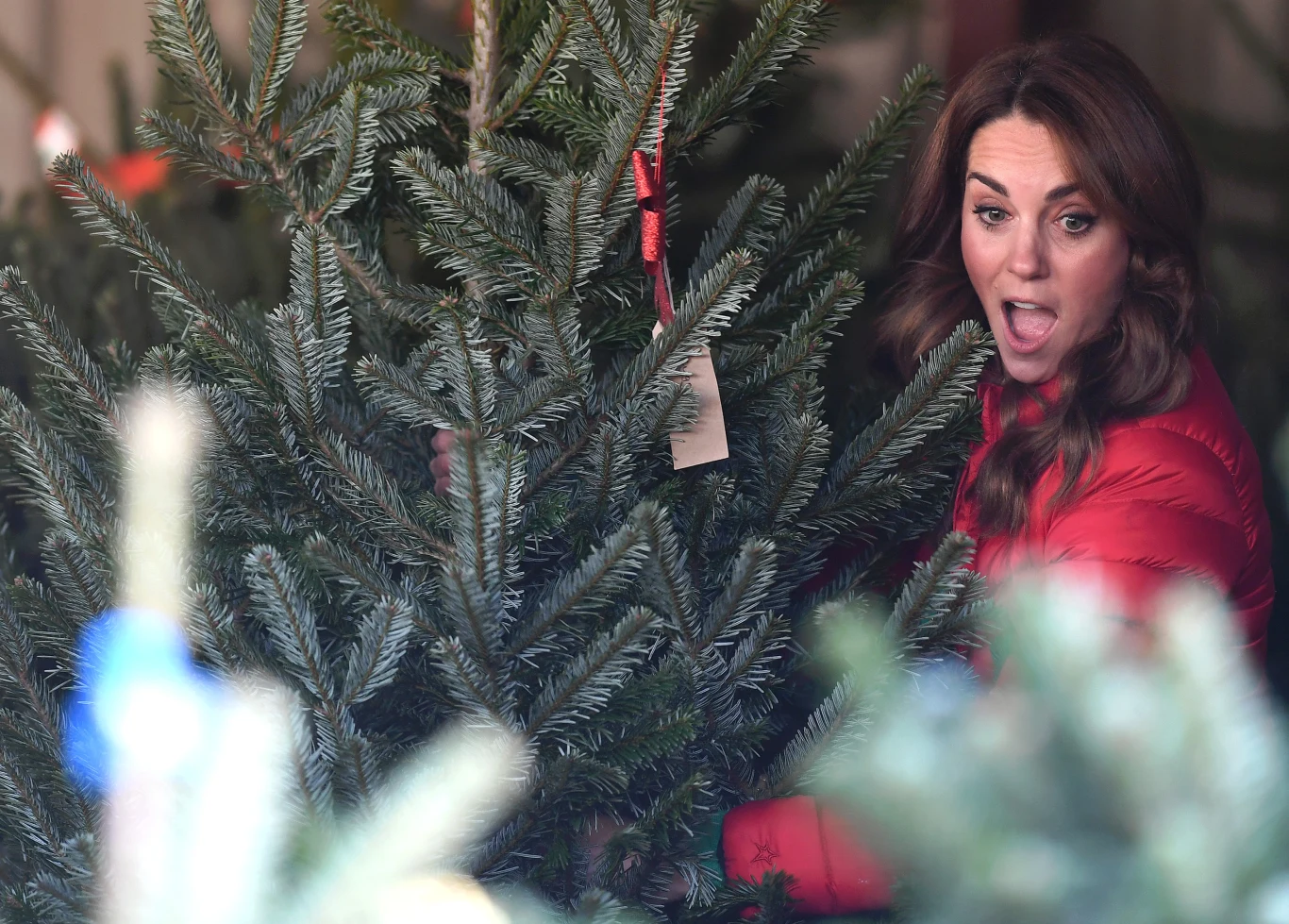 Księżna Kate na giełdzie choinkowej wspierająca dzieci w ramach Family Action Księżna Kate na giełdzie choinkowej wspierająca dzieci w ramach Family Action