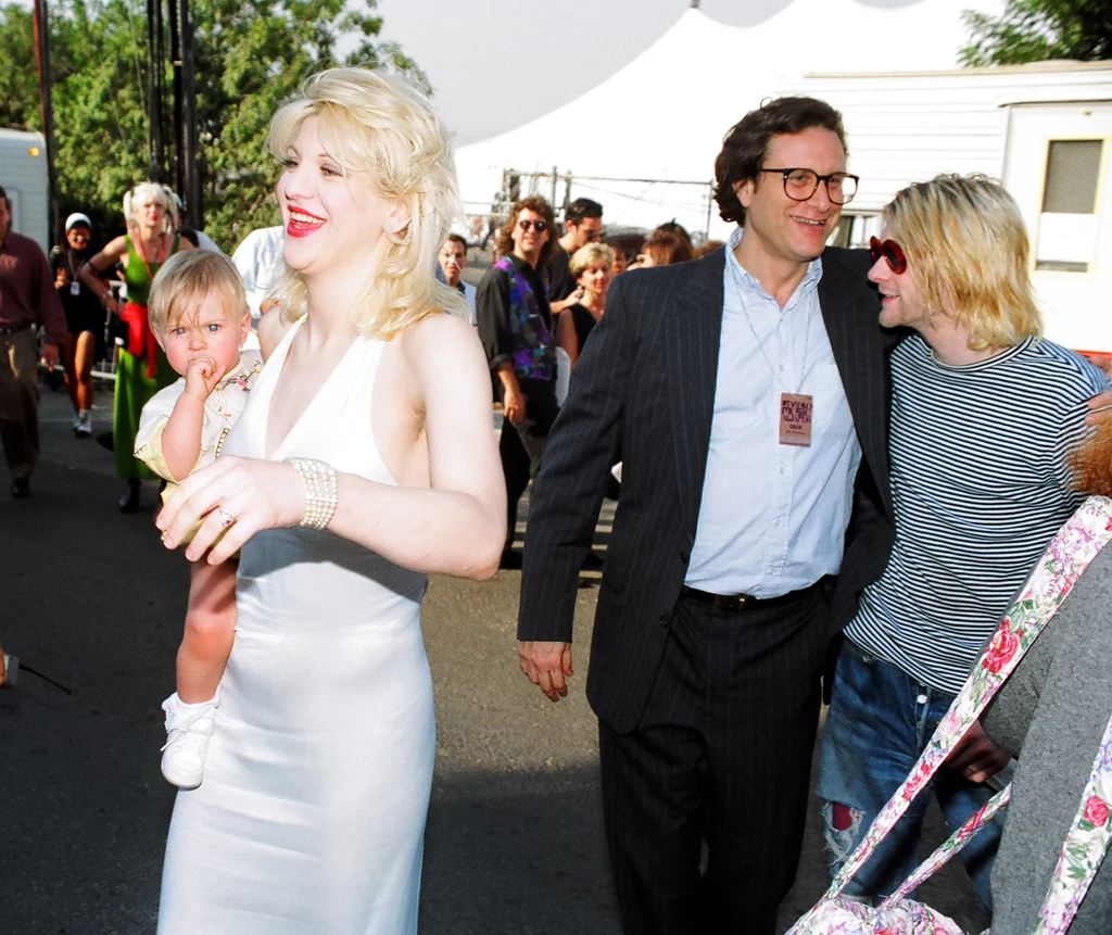 Courtney Love z córką Frances Bean Cobain, z tyłu Danny Goldberg i Kurt Cobain - wrzesień 1993 r.