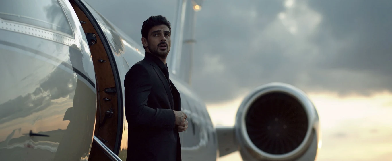 - Geniusz Blanki Lipińskiej i Tomka Mandesa polega na tym, że udało im się przenieść na ekran wszystko to, co zawiera książka, czyli cały ten erotyzm i namiętność między Laurą i Massimo - opowiada Michele Morrone,  filmowy Massimo. 