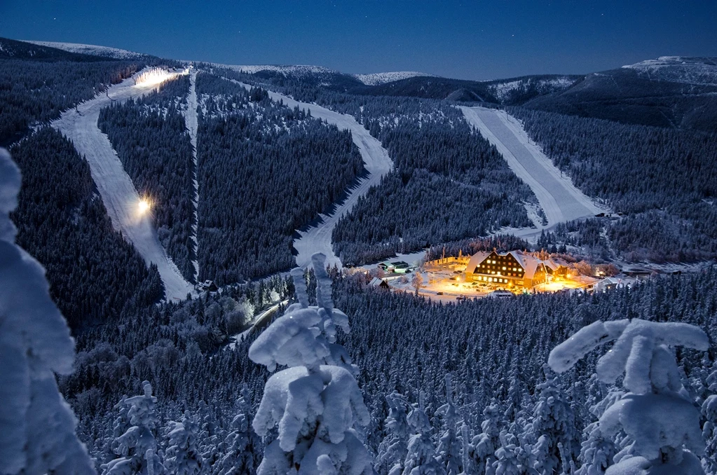 Na miłośników białego szaleństwa czeka w Czechach prawie 200 stacji narciarskich