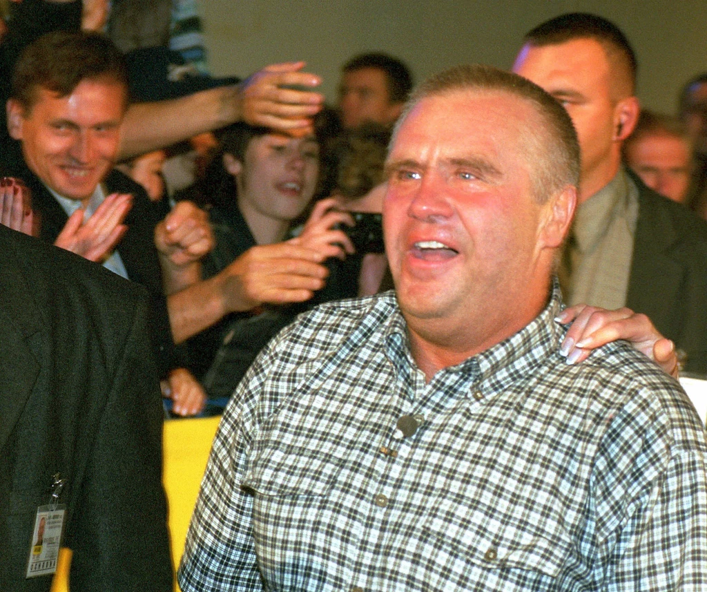 Zwycięzcami programu Big Brother zostali kolejno: Janusz Dzięcioł, Marzena Wieczorek, Piotr Borucki, Jola Rutowicz, Janusz Strączek i Magdalena Wójcik, a edycję specjalną (VIP) wygrał aktor Jarosław Jakimowicz. Fot. Wojtek Stein. Zwycięzcami programu Big Brother zostali kolejno: Janusz Dzięcioł, Marzena Wieczorek, Piotr Borucki, Jola Rutowicz, Janusz Strączek i Magdalena Wójcik, a edycję specjalną (VIP) wygrał aktor Jarosław Jakimowicz. Fot. Wojtek Stein.