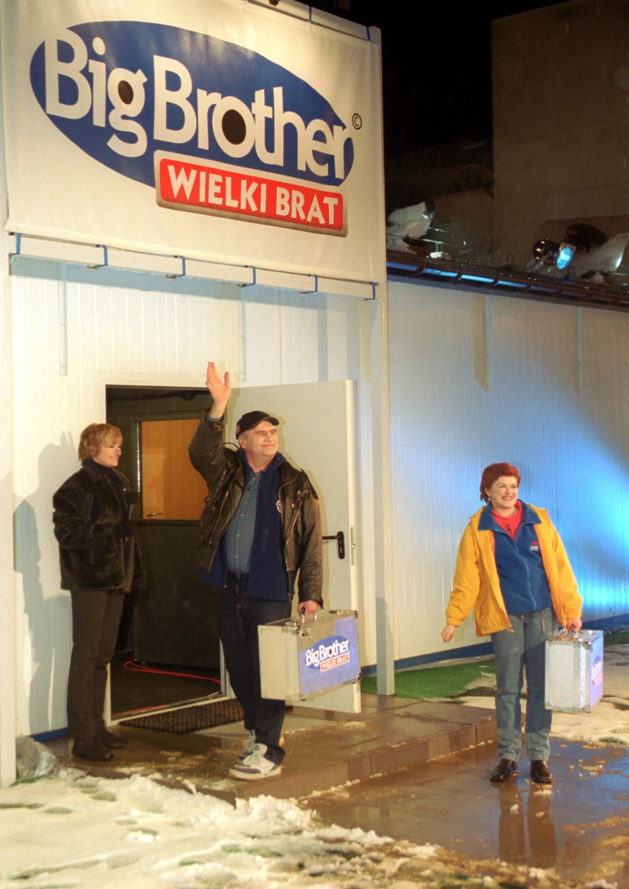 Na zdjęciu: Wejście do domu Wielkiego Brata - Janusz Dzięcioł i Anna Baranowska. Fot. Wojtek Stein. Na zdjęciu: Wejście do domu Wielkiego Brata - Janusz Dzięcioł i Anna Baranowska. Fot. Wojtek Stein.