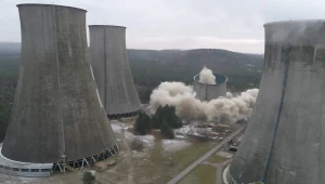Wyburzenie chłodni kominowej nr 4 w Elektrowni Siersza.