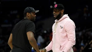 Metta World Peace (z lewej) i LeBron James