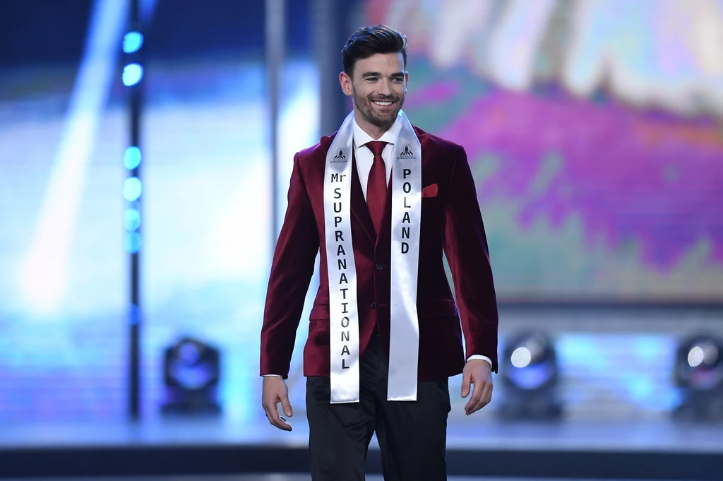 Tomasz Zarzycki jest zdobywcą tytułu Mister Polski 2018. 26-latek jest modelem. Podróżuje po całym świecie, ostatnio był chociażby w Szanghaju. Tomasz Zarzycki jest zdobywcą tytułu Mister Polski 2018. 26-latek jest modelem. Podróżuje po całym świecie, ostatnio był chociażby w Szanghaju.