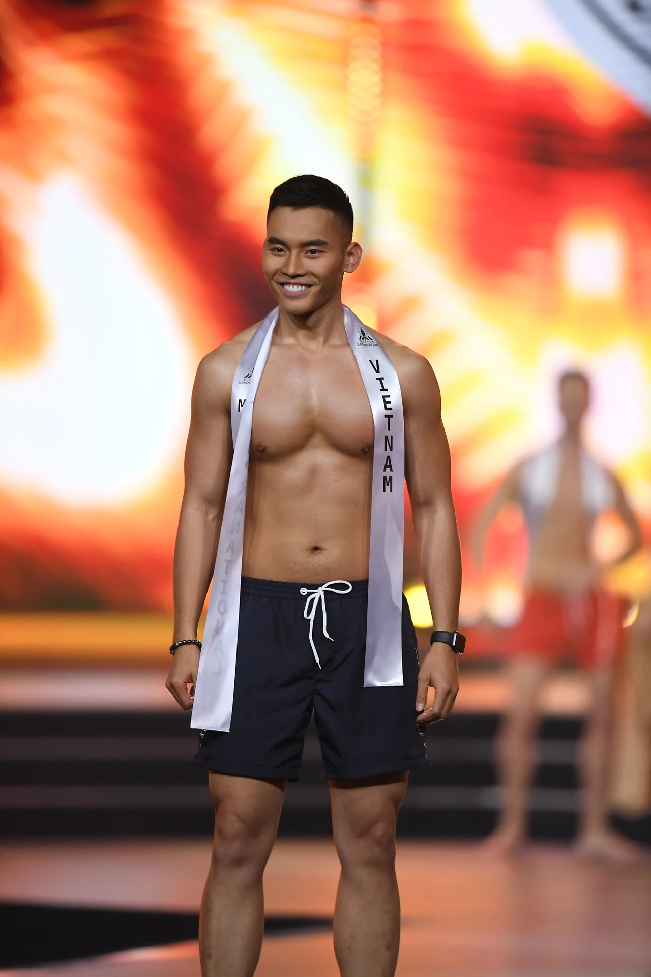 Mister Supranational to konkurs piękności dla mężczyzn rozgrywany od 2016 r. Organizowany jest przez World Beauty Association z Panamy i powstał na fali popularności wyborów Miss Supranational. Na zdj. Mister Wietnamu Mister Supranational to konkurs piękności dla mężczyzn rozgrywany od 2016 r. Organizowany jest przez World Beauty Association z Panamy i powstał na fali popularności wyborów Miss Supranational. Na zdj. Mister Wietnamu