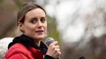 Kolejną gwiazdą, która również pojawiła się w tym miejscu, była Taylor Schilling. 

Aktorka popularność zdobyła między innymi rolą w serialu "Orange Is the New Black". Ona również zdecydowała się zabrać głos. 