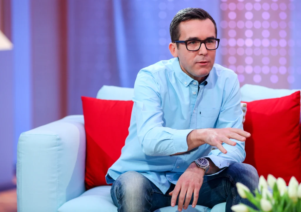 Maciej Kurzajewski na planie programu "Pytanie na śniadanie" (2019) Maciej Kurzajewski na planie programu "Pytanie na śniadanie" (2019)