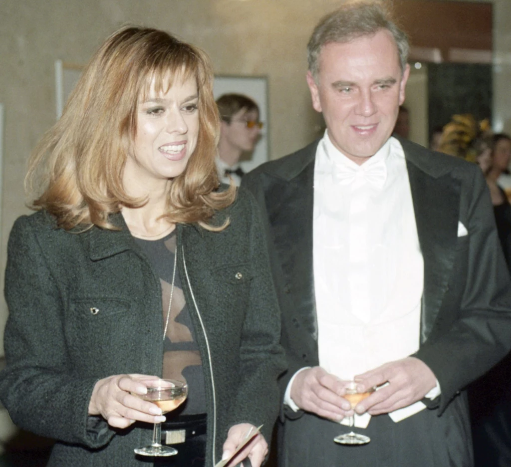 Od wielu lat mężem aktorki jest satyryk, Krzysztof Jaroszyński. Para poznała się w latach 80. w Teatrze Syrena. Zającówna była częścią zespołu aktorskiego, Jaroszyński miał napisać sztukę z jej udziałem. Na zdjęciu para w roku 2000. Od wielu lat mężem aktorki jest satyryk, Krzysztof Jaroszyński. Para poznała się w latach 80. w Teatrze Syrena. Zającówna była częścią zespołu aktorskiego, Jaroszyński miał napisać sztukę z jej udziałem. Na zdjęciu para w roku 2000.