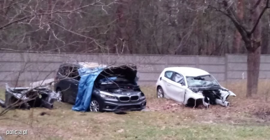 Częściowo rozebrane samochody BMW