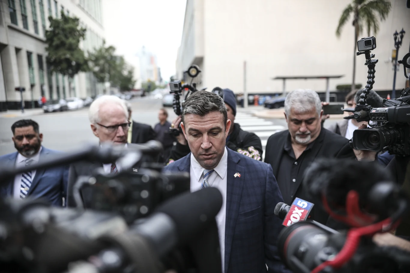 Co najlepsze ulepszonym bohaterem nawet nie grał, zaś tę możliwość oddał swojemu koledze. Najpewniej za nabijanie punktów dostawał on wynagrodzenie. Niestety doszło do wpadki, z kolei postać wystawiono na aukcję, podczas której pierwotny właściciel miał ją wykupić.