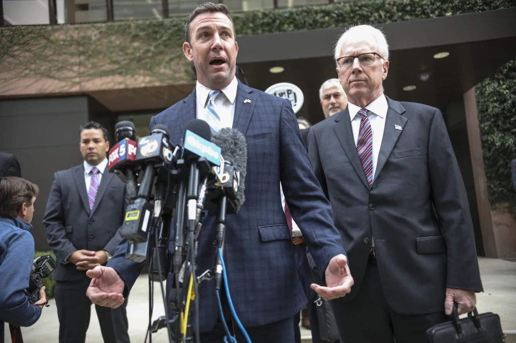 Podczas odbywającej się we wtorek rozprawy sądowej Duncan Hunter przyznał, iż wraz z małżonką ukradł przeszło 150 tysięcy dolarów, które wydał m.in. na zakup gier dostępnych na Steam, klocki Lego, jedzenie, kino, a nawet karmę dla psa. Okres wydatków rozciąga się między 2010 a 2016 rokiem. Podczas odbywającej się we wtorek rozprawy sądowej Duncan Hunter przyznał, iż wraz z małżonką ukradł przeszło 150 tysięcy dolarów, które wydał m.in. na zakup gier dostępnych na Steam, klocki Lego, jedzenie, kino, a nawet karmę dla psa. Okres wydatków rozciąga się między 2010 a 2016 rokiem.