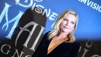 Michelle Pfeiffer

Michelle Pfeiffer publicznie przyznała się do tego, że na początku swojej kariery dołączyła do sekty. 

Miało to miejsce niedługo po jej przeprowadzce do Los Angeles.  Wtedy gwiazda zaczęła wyznawać Breatharianizm. 

Zdaniem członków tego ruchu, człowiekowi do życia jest potrzebna przede wszystkim energia słoneczna. Ich zdaniem nie trzeba jeść i pić. Kult ten, jak się można domyślić, jest bardzo niebezpieczny. 
