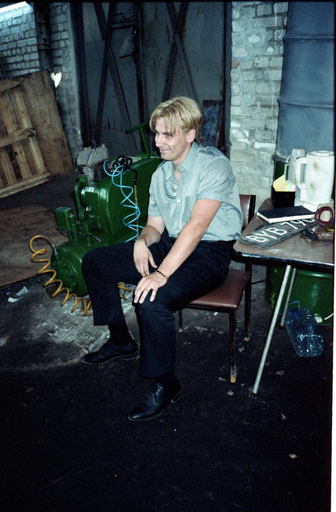 Rozpoczyna się transformacja, a jego gangsterski talent rozkwita. Wspólnie z przyjacielem buduje własną armię.