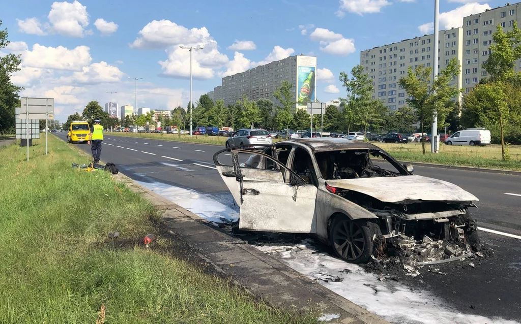 W lipcu nieoznakowane policyjne BMW spaliło się w Toruniu. Tym razem w ogniu stanął radiowóz oznakowany