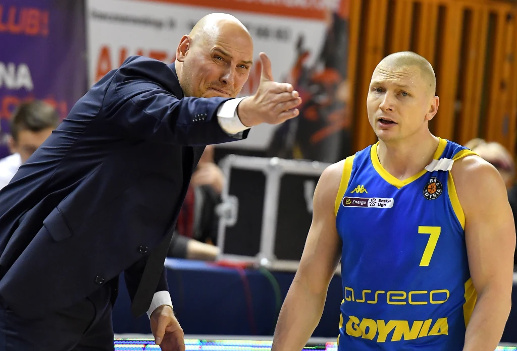 Koszykarz Asseco Arki Gdynia Krzysztof Szubarga i trener Przemysław Frasunkiewicz Koszykarz Asseco Arki Gdynia Krzysztof Szubarga i trener Przemysław Frasunkiewicz