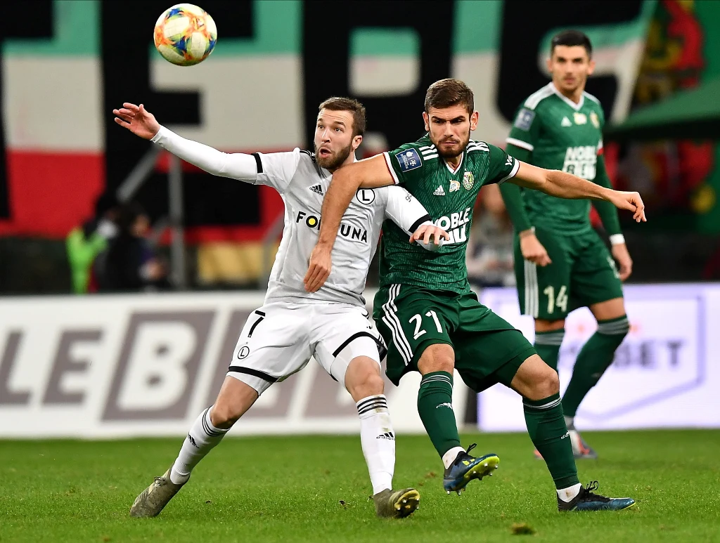 Domagoj Antolić (z lewej) z Legii Warszawa i Jakub Łabojko ze Śląska Wrocław Domagoj Antolić (z lewej) z Legii Warszawa i Jakub Łabojko ze Śląska Wrocław