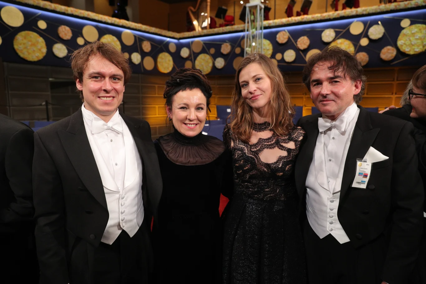 Olga Tokarczuk z rodziną: mężem, synem oraz jego narzeczoną