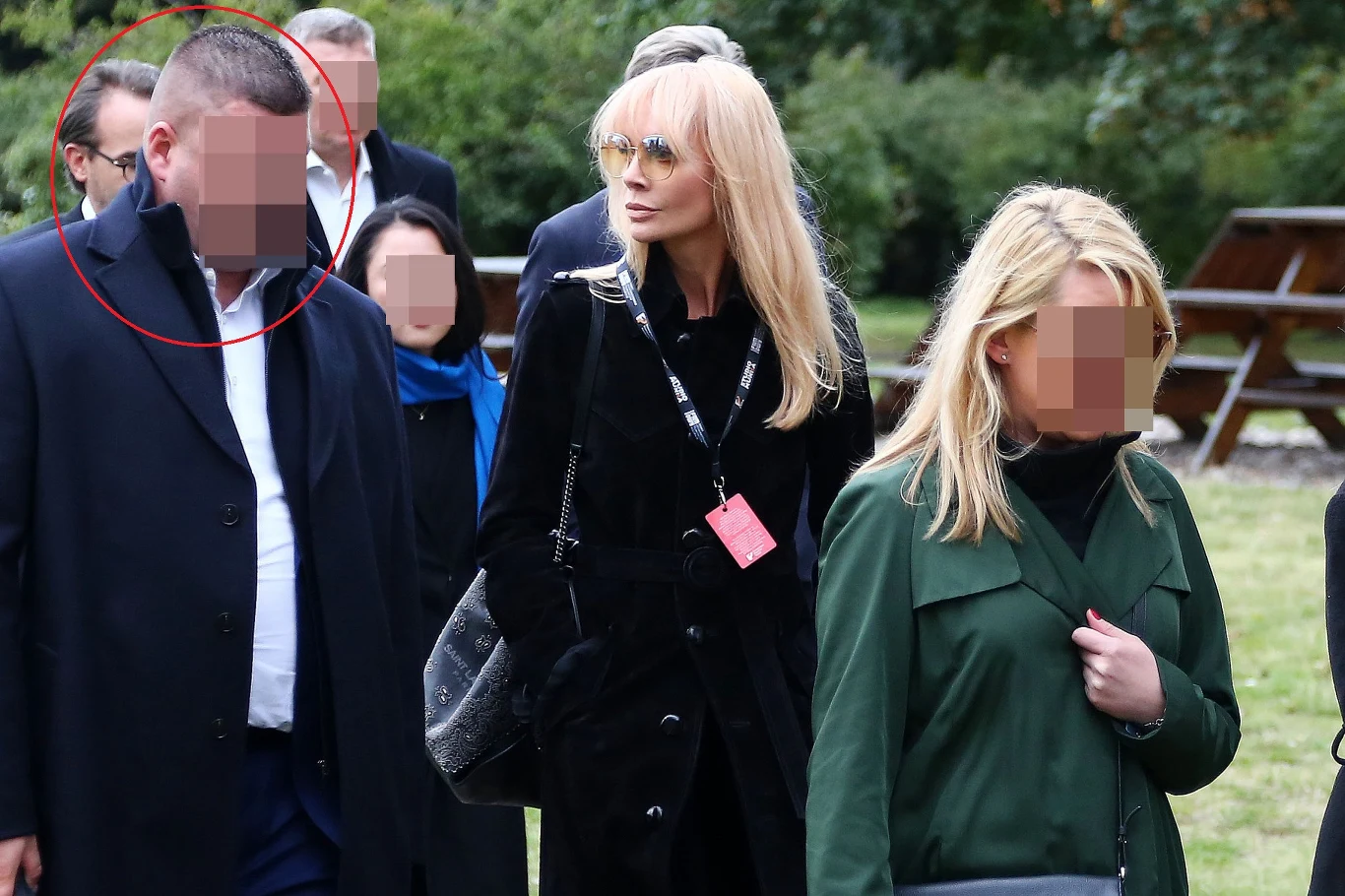 Agnieszka Woźniak-Starak z ochroniarzem 