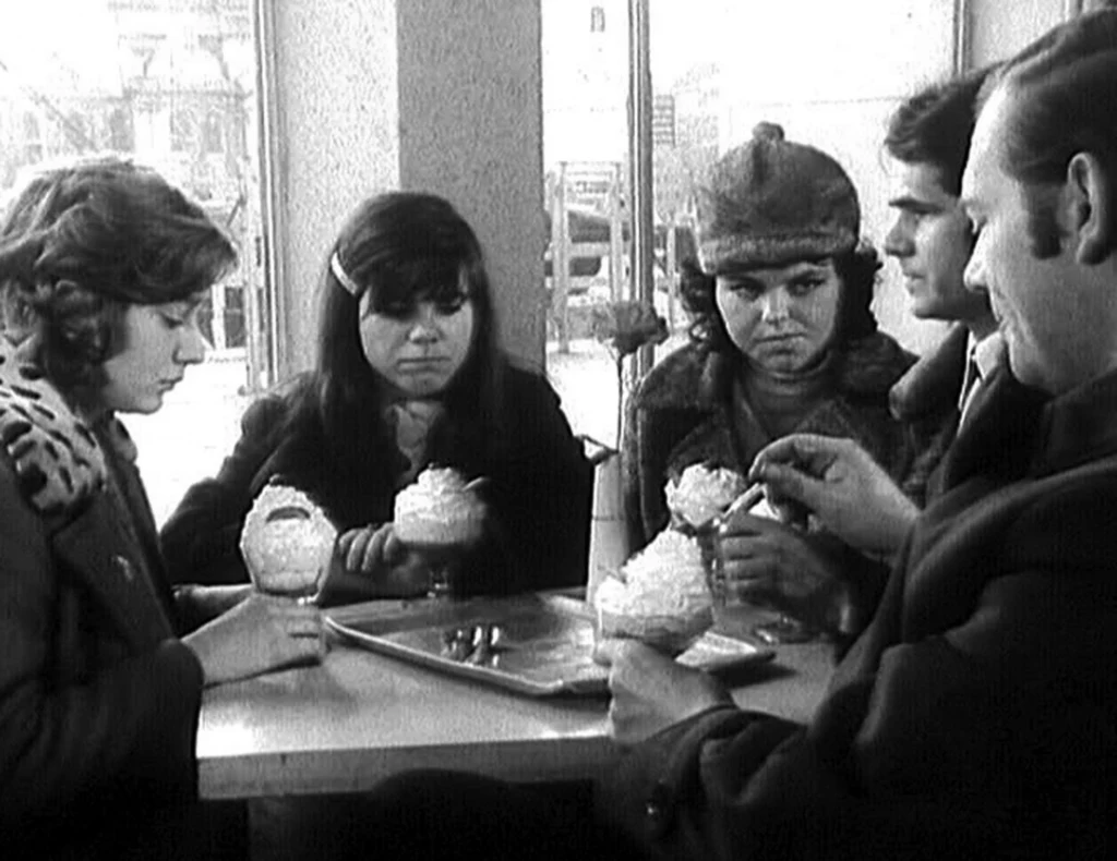 Ewa Szykulska, Regina Regulska, Ewa Pielach w filmie "Dziewczyny do wzięcia" Ewa Szykulska, Regina Regulska, Ewa Pielach w filmie "Dziewczyny do wzięcia"