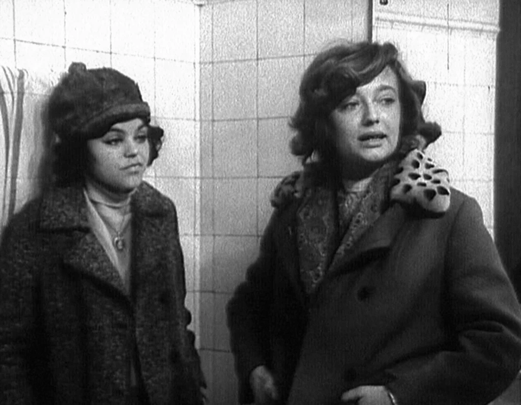 Ewa Pielach, Ewa Szykulska w filmie "Dziewczyny do wzięcia" Ewa Pielach, Ewa Szykulska w filmie "Dziewczyny do wzięcia"