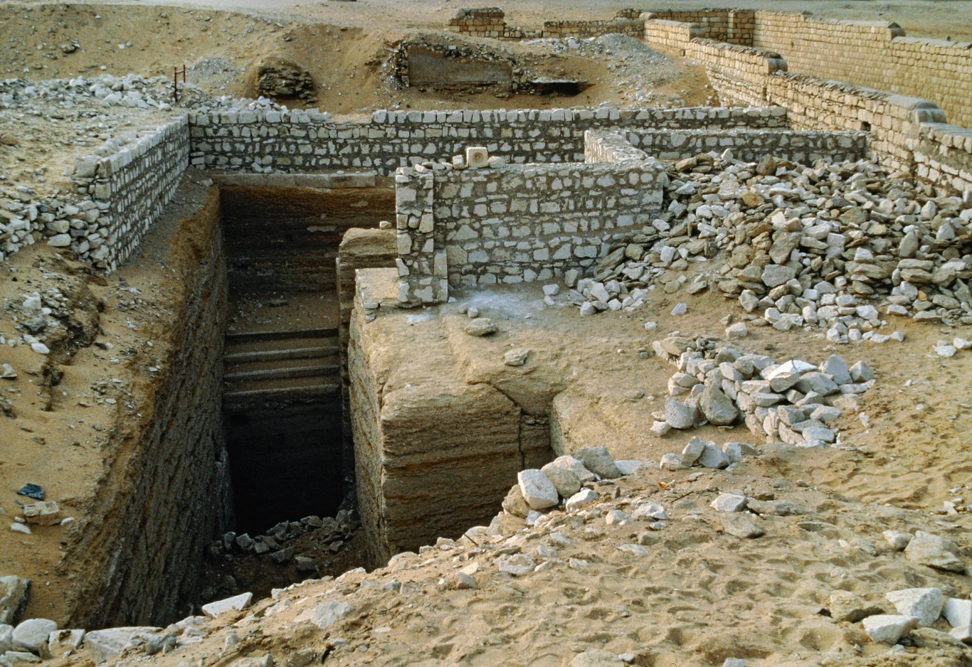 Grobowiec byków w słynnym Sarapeum