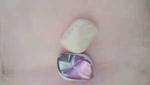 ​Holo Święta z Tangle Teezer Compact Styler Smashed Holo!