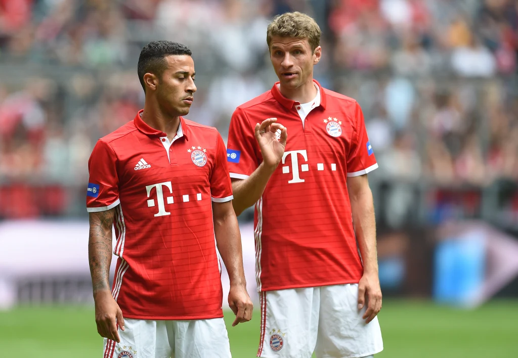 Thomas Mueller (z lewej) i Thiago Alcantara Thomas Mueller (z lewej) i Thiago Alcantara