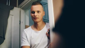 Adamo Rudnik na planie teledysku "Robię to, co chcę"