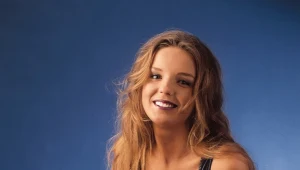 Karierę rozpoczęła od roli w musicalu „Metro”. Miała zaledwie 16 lat, kiedy zadebiutowała na dużym ekranie.