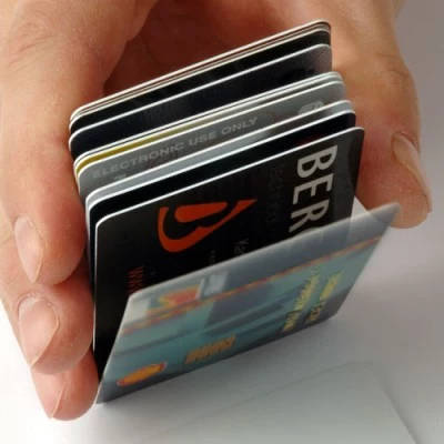Szczęśliwie dla banków skala zadłużenia na kartach kredytowych wciąż w Polsce  nie jest wysoka