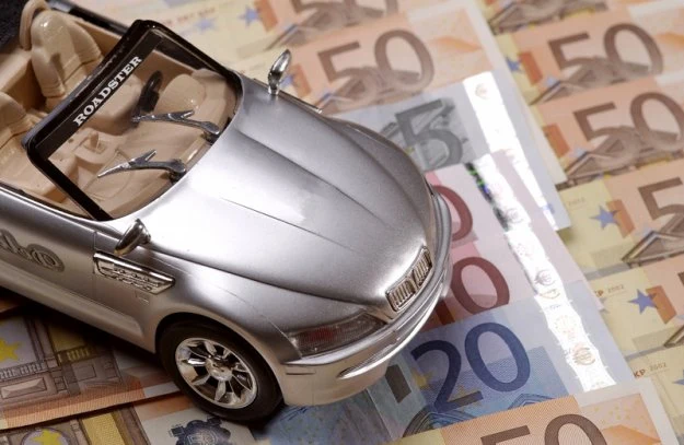 Polski rząd stracił ok. 1 800 mln zł, ale zyskał na czasie dwa lata