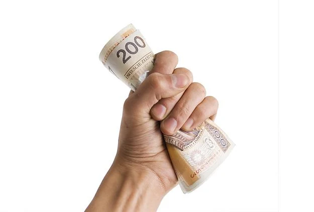 Im dłużej bankowcy będą zwlekać z wysłaniem pieniędzy, tym więcej zaoszczędzą na przelewach do NBP Im dłużej bankowcy będą zwlekać z wysłaniem pieniędzy, tym więcej zaoszczędzą na przelewach do NBP
