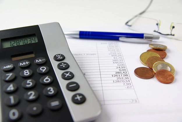 Po co Kancelarii Prezydenta 20 opakowań 6-kolorowej plasteliny?